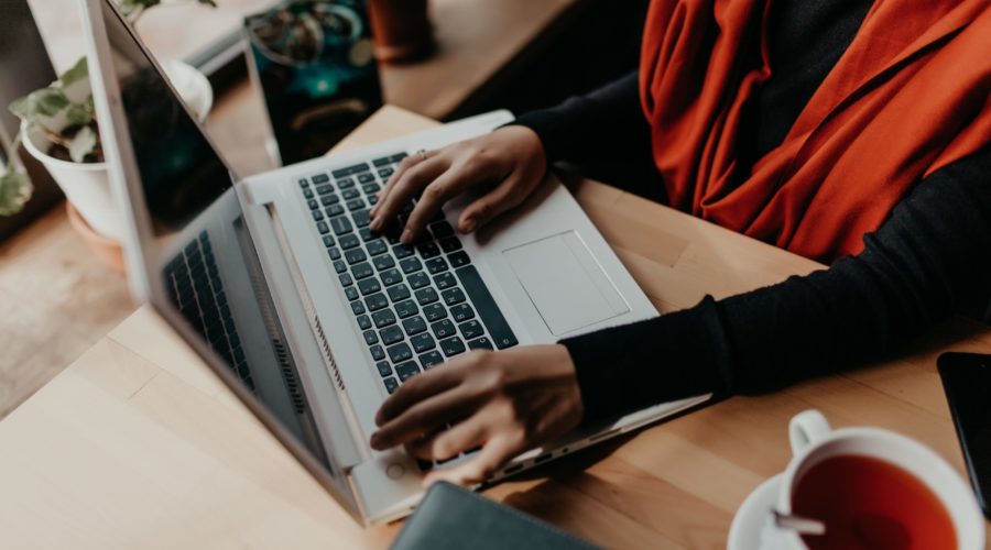 Um Guia para Algoritmos de Aprendizagem de Máquinas 4 laptop 3 scaled