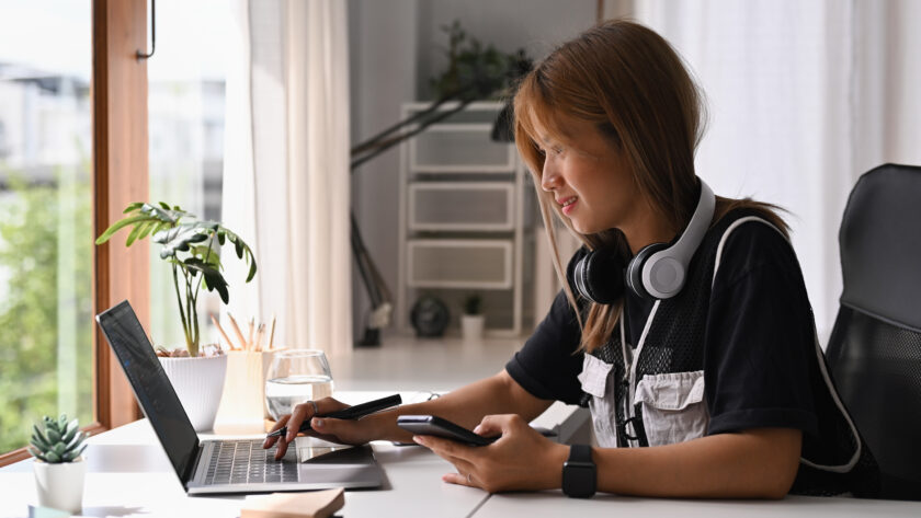 happy young woman freelancer holding mobile phone 2023 02 24 01 57 28 utc 1