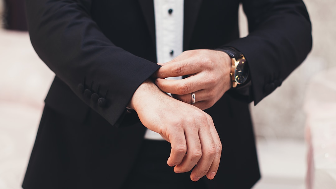 Mastering the Cocktail Look: Essential Outfit Tips for Men 1 img